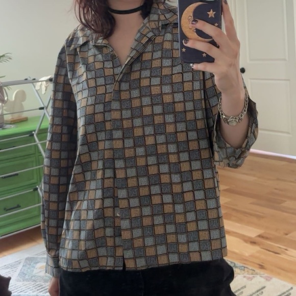 Artsy flowy square patterned top collared button up
Brand: Alfred Dunner - Picture 3 of 4